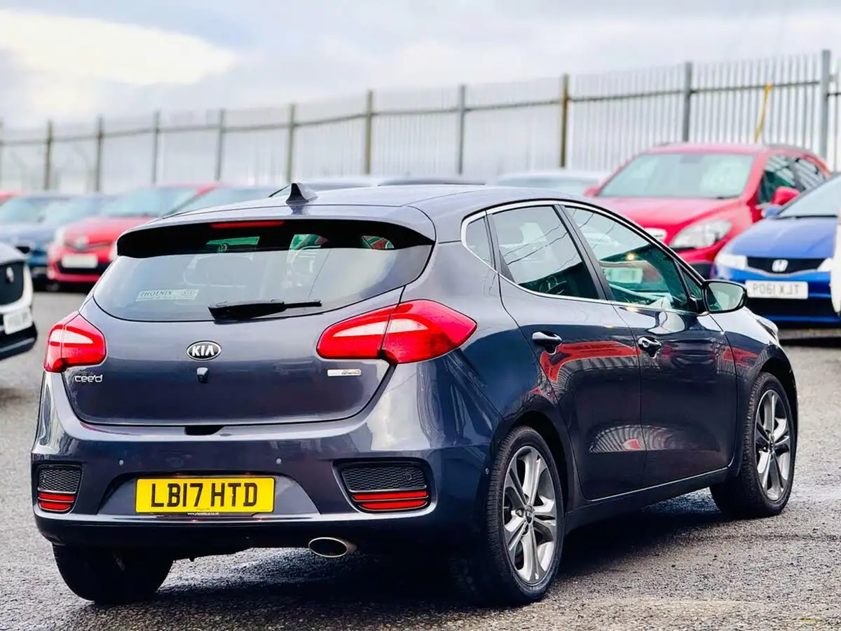 2017-kia-ceed-16crdi-3-hatchback-big-23