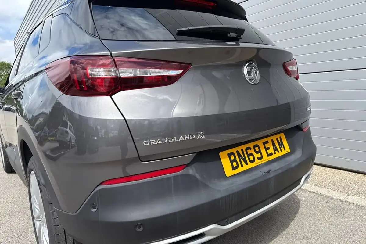 2019-vauxhall-grandland-x-12-elite-nav-big-7