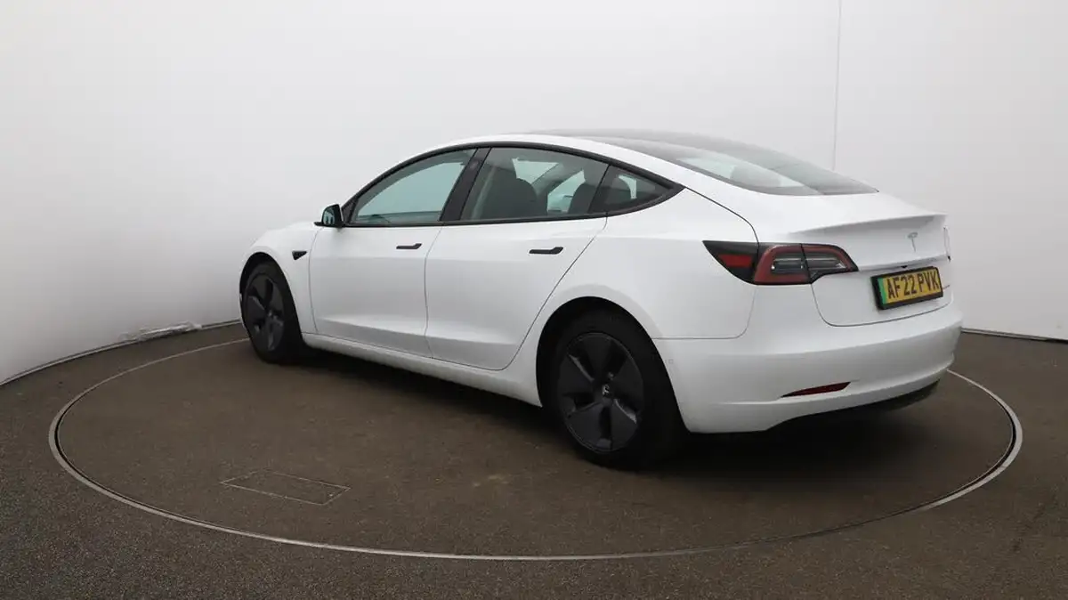 2022-tesla-model-3-e-long-range-big-63