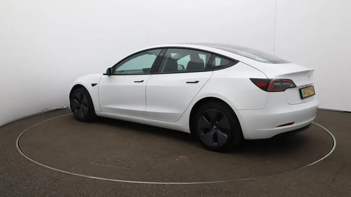 2022-tesla-model-3-e-long-range-big-35