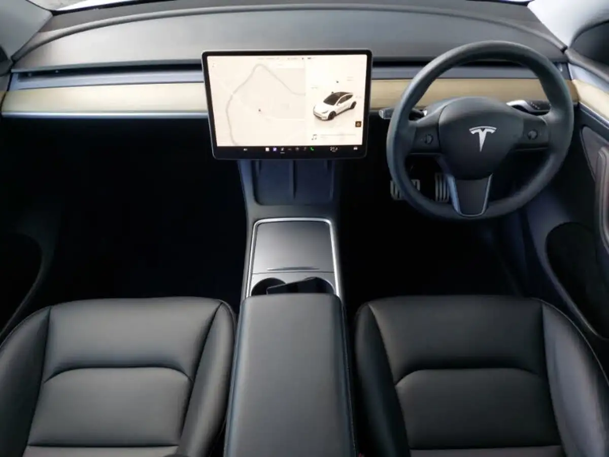 2023-tesla-model-y-e-performance-big-2