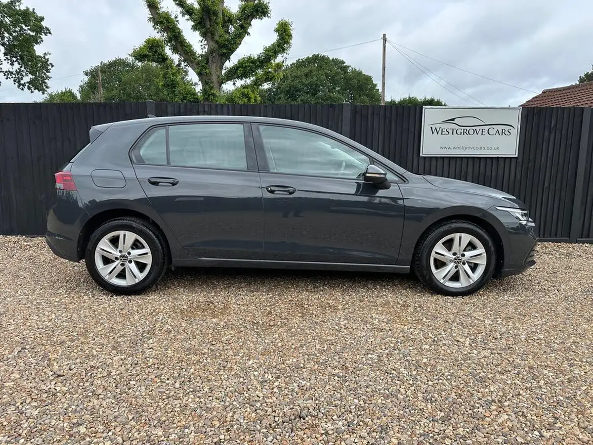 2023-volkswagen-golf-15-tsi-life-130ps-hatchback-big-1