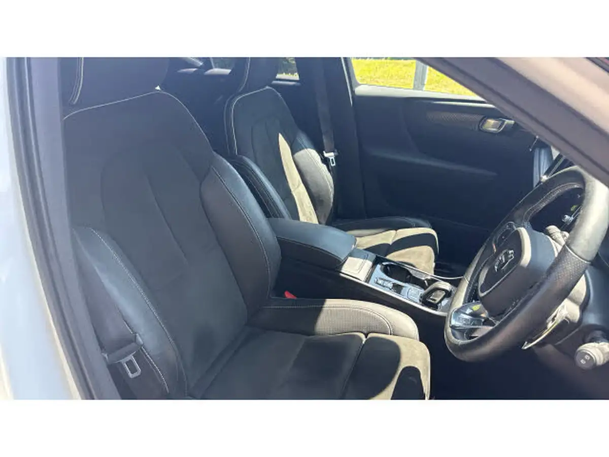 2018-volvo-xc40-20td-d4-first-edition-big-8