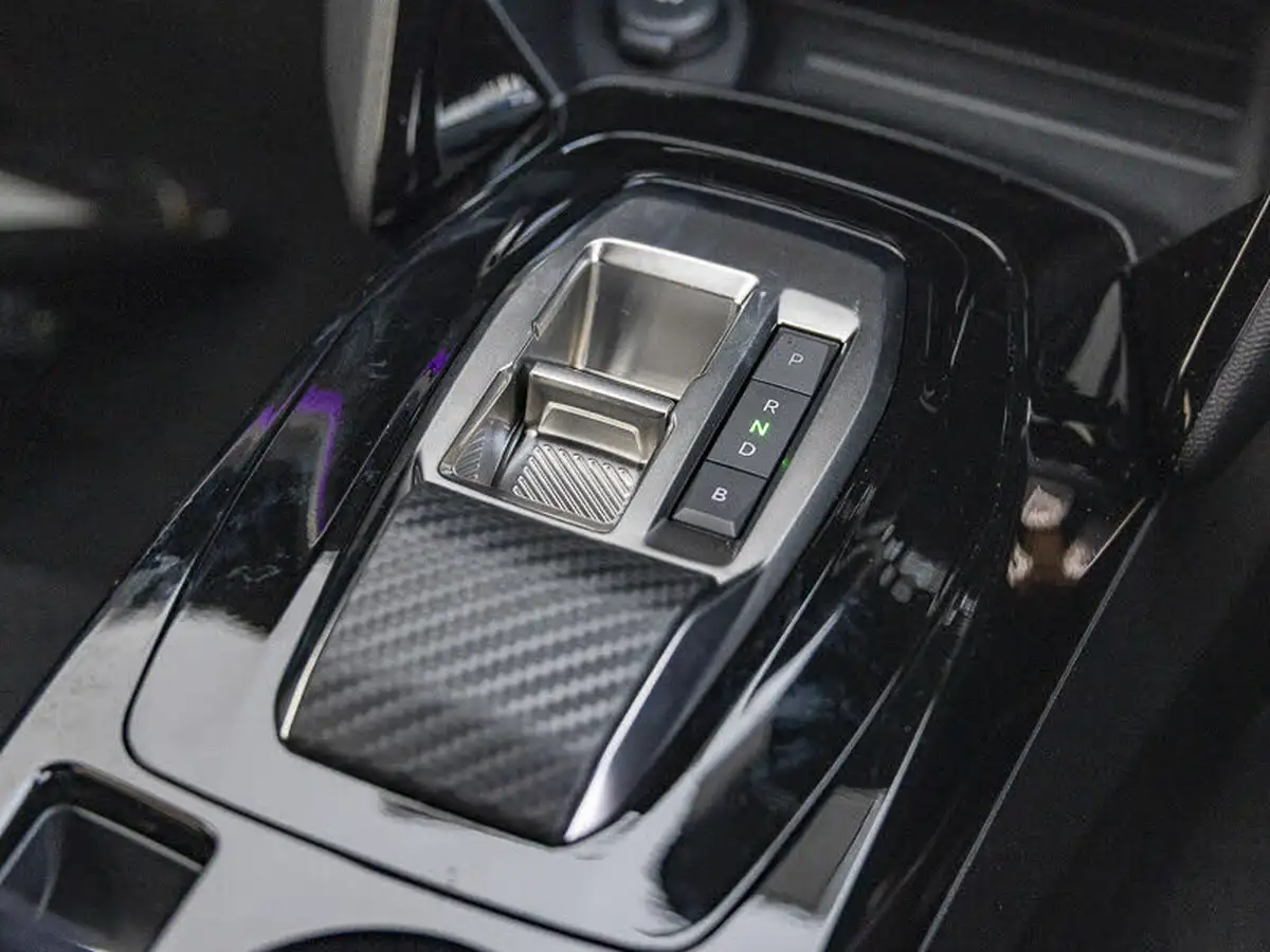 2025-peugeot-208-e-gt-136ps-50kwh-big-16