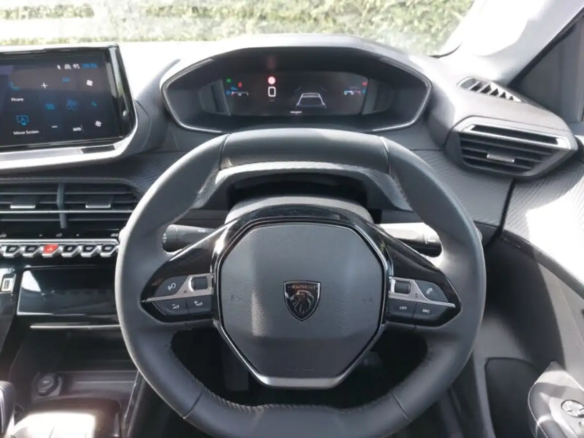 2024-peugeot-208-12-puretech-allure-big-16