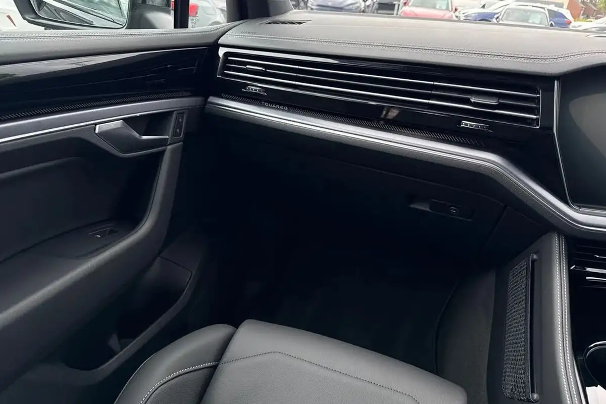 2025-volkswagen-touareg-30tdi-black-edition-286ps-big-19