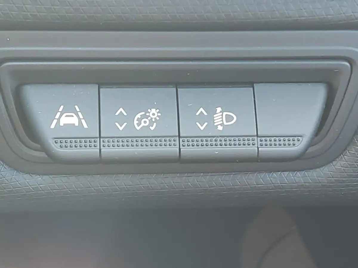 2021-renault-clio-10-sce-play-75bhp-big-14