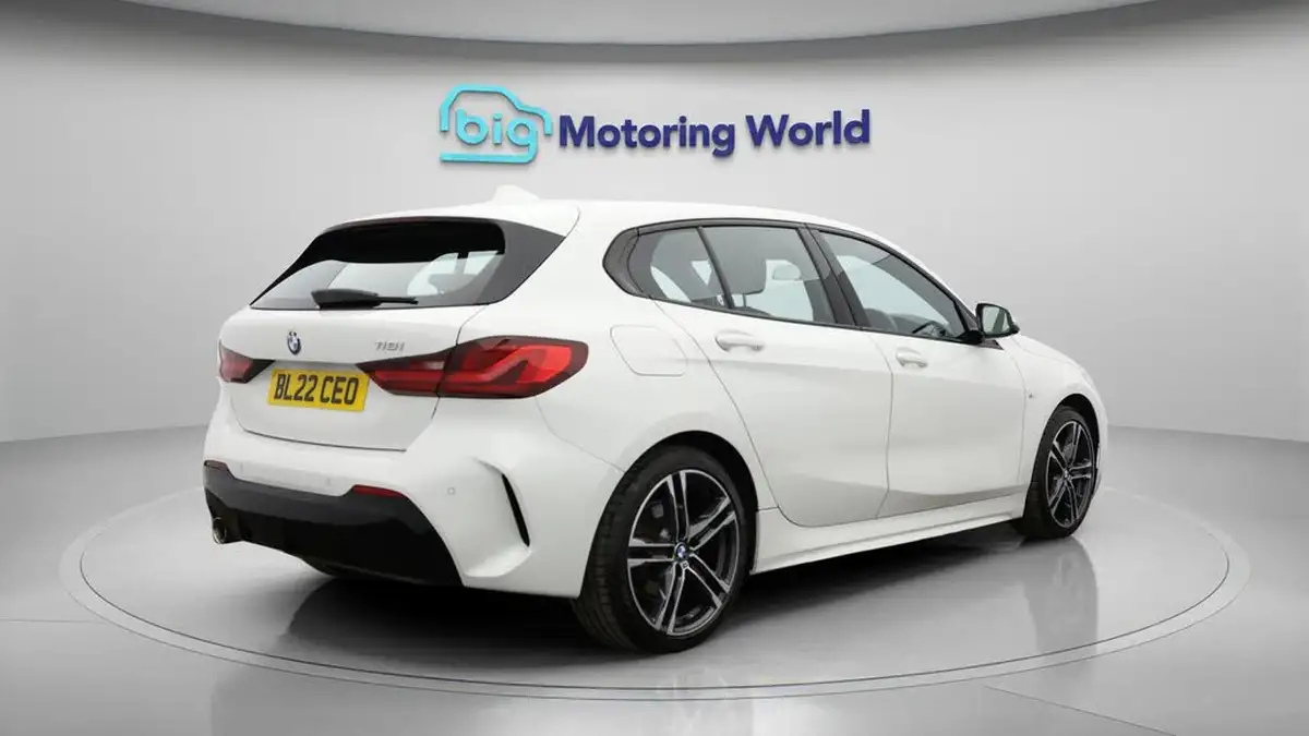 2022-bmw-1-series-15-118i-m-sport-lcp-big-7