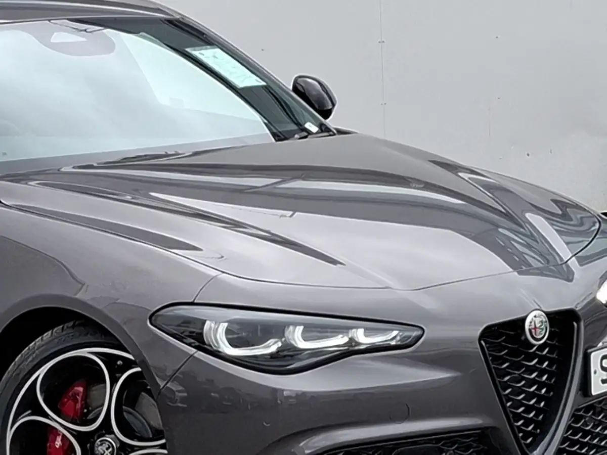 2025-alfa-romeo-giulia-20-veloce-big-11