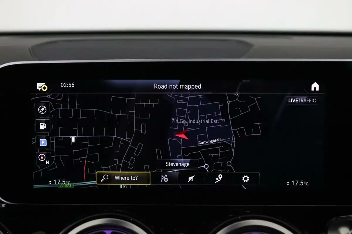 2020-mercedes-benz-glb-class-20d-glb200d-amg-line-premium-4matic-big-31