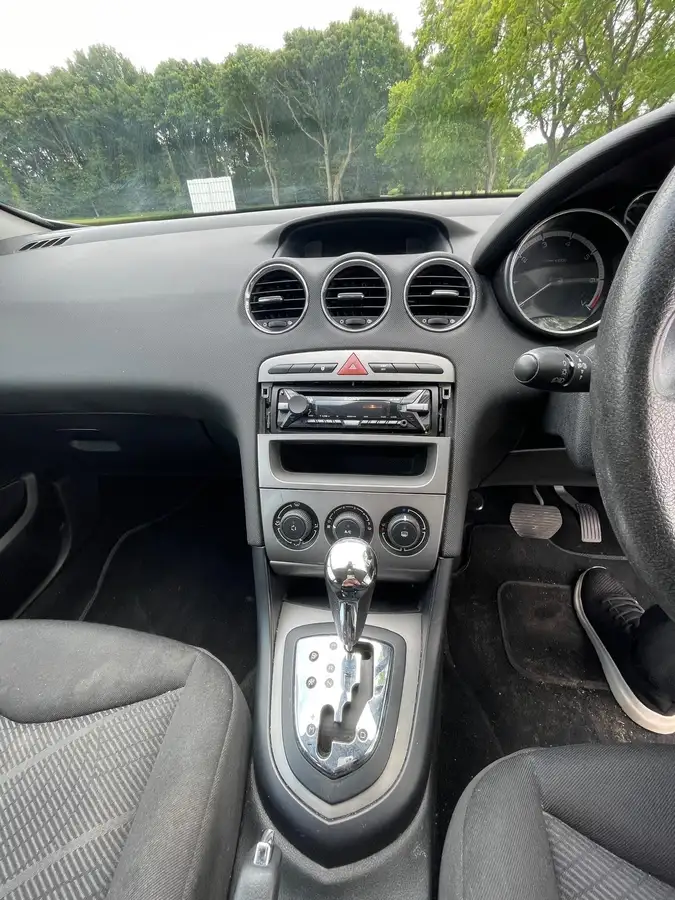 2011-peugeot-308-16-s-vti-auto-big-14