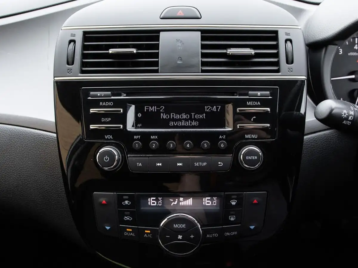 2018-nissan-pulsar-12-dig-t-acenta-big-21
