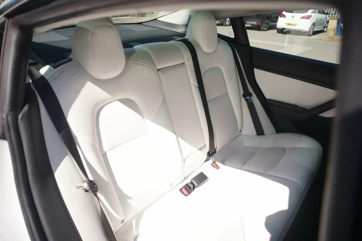 2020-tesla-model-3-e-long-range-big-26