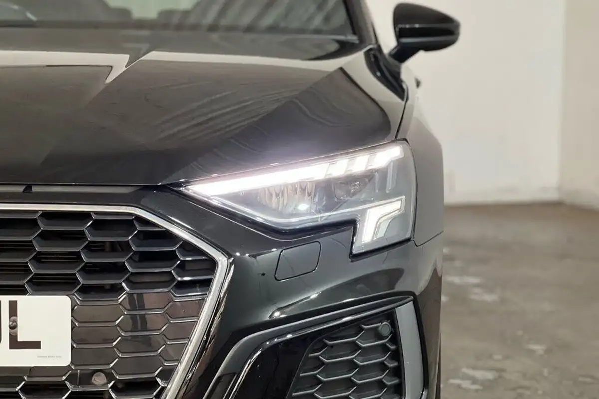 2023-audi-a3-15-35-tfsi-s-line-sportback-5d-big-12