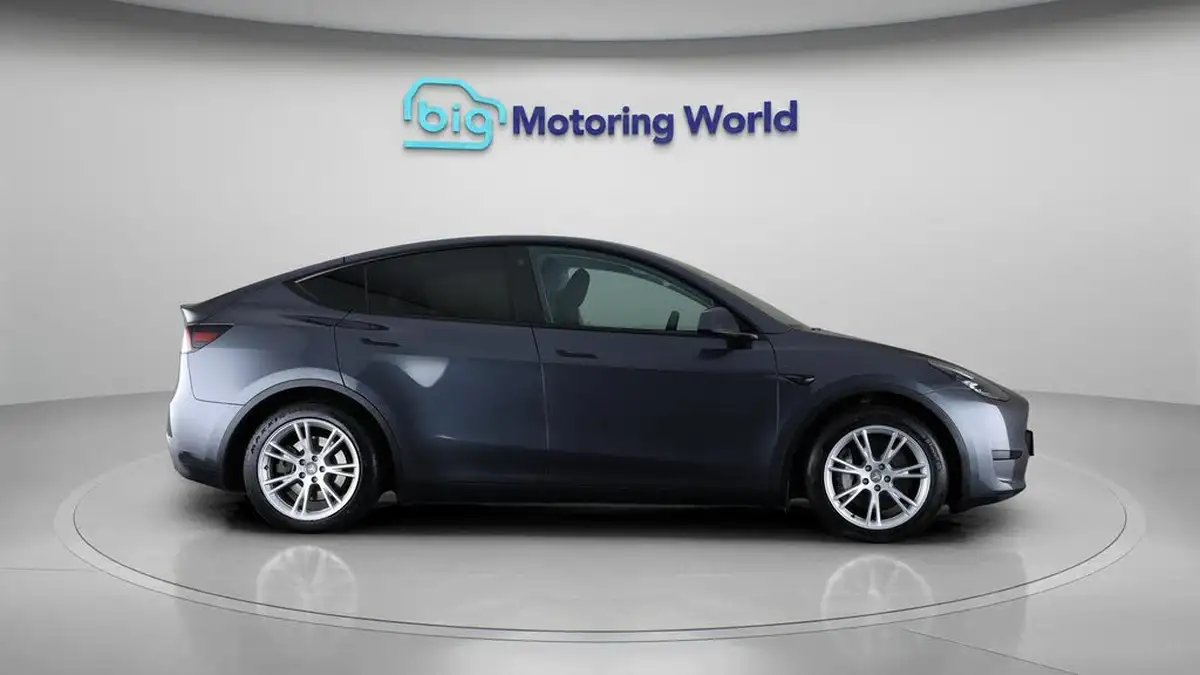2023-tesla-model-y-e-rwd-big-7