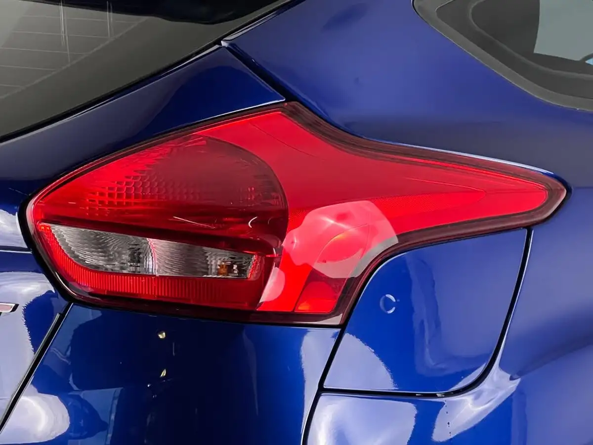 2017-ford-focus-20t-st3-hatchback-big-9