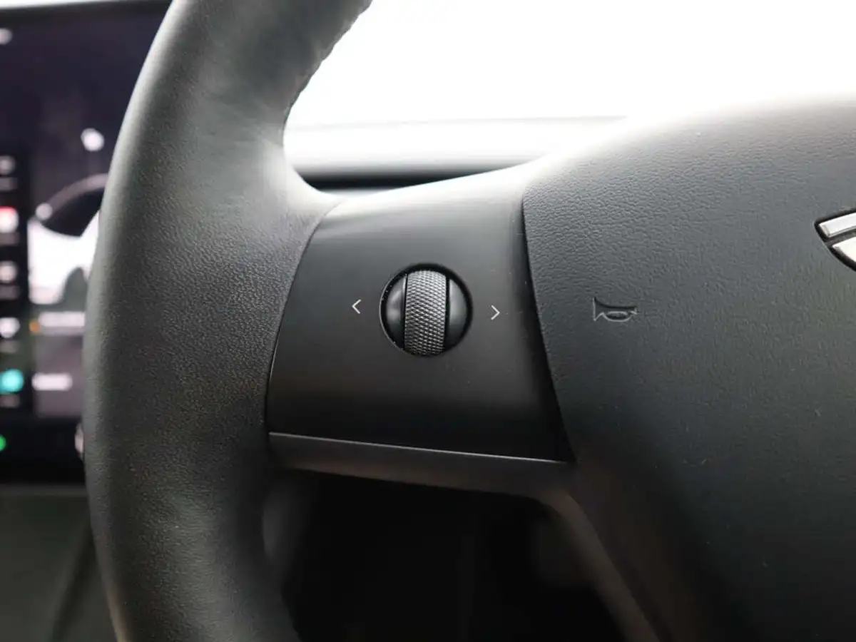 2022-tesla-model-3-e-rwd-big-35
