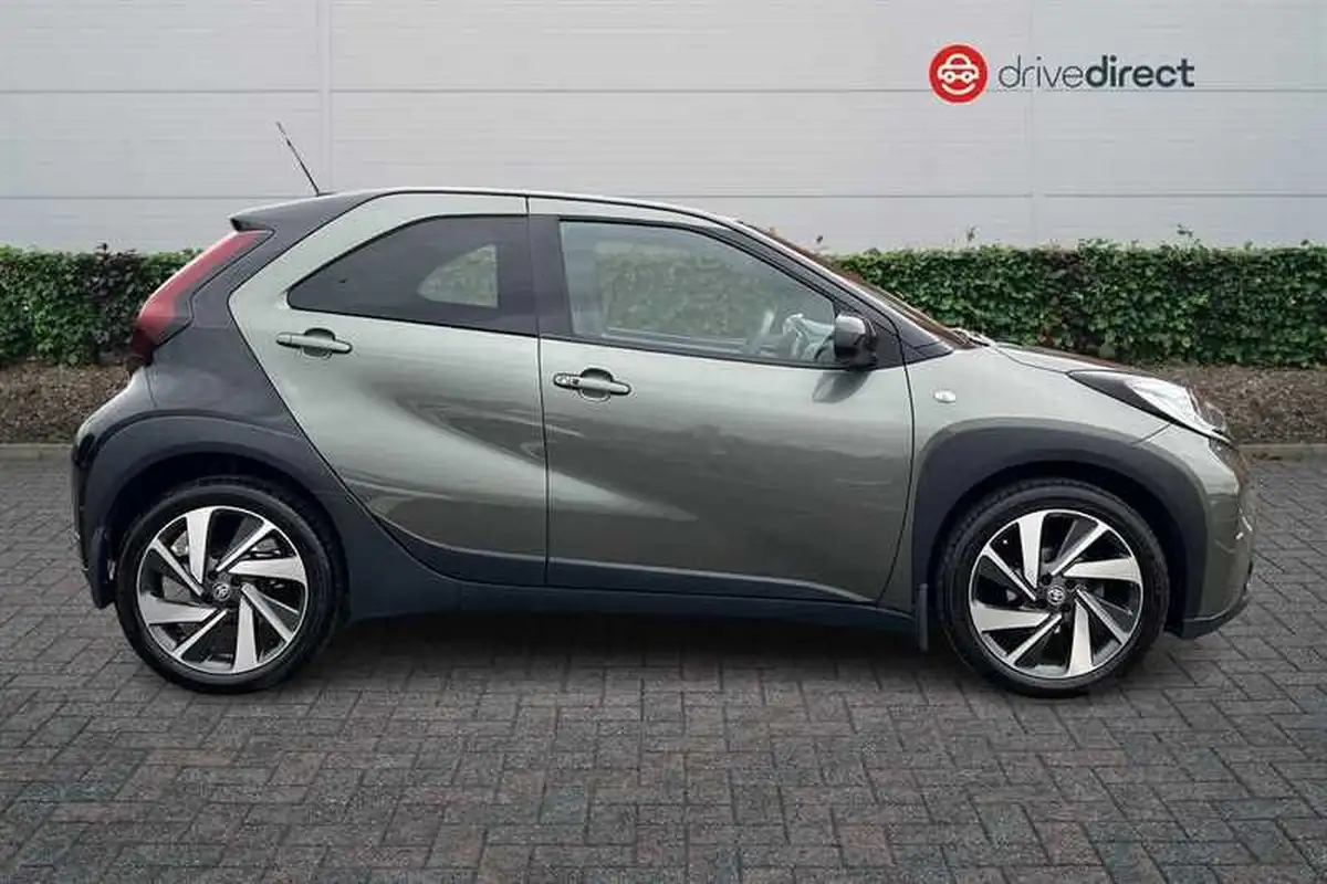 2022-toyota-aygo-x-10-vvt-i-exclusive-big-1