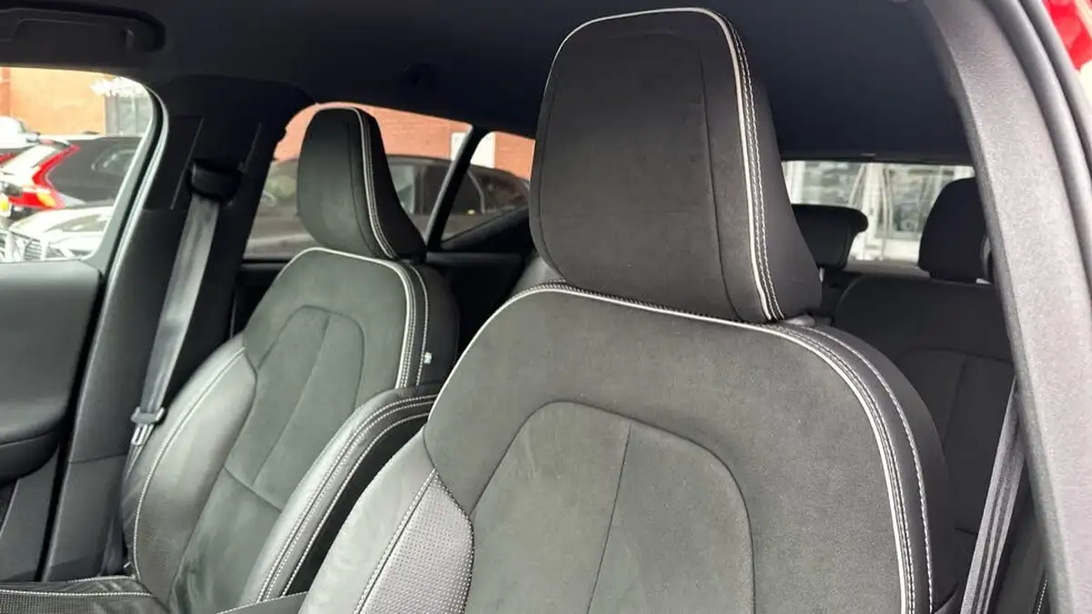 2020-volvo-xc40-15-t3-r-design-geartronic-big-25