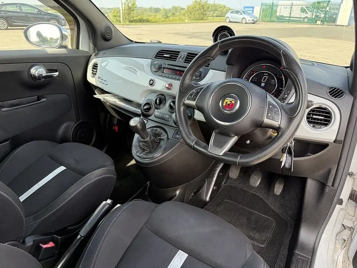 2015-abarth-500-14-big-13
