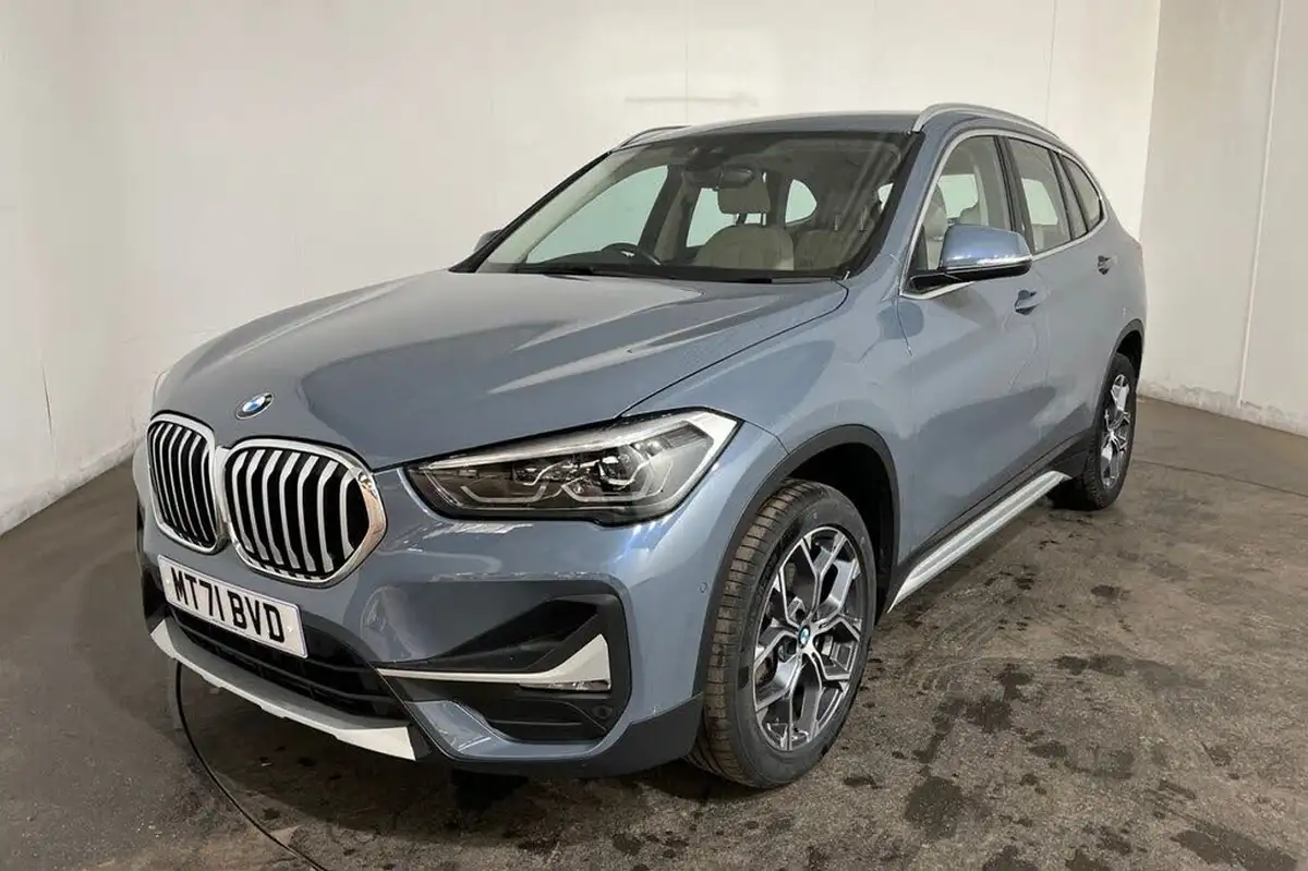 2021-bmw-x1-15-sdrive18i-xline-big-15