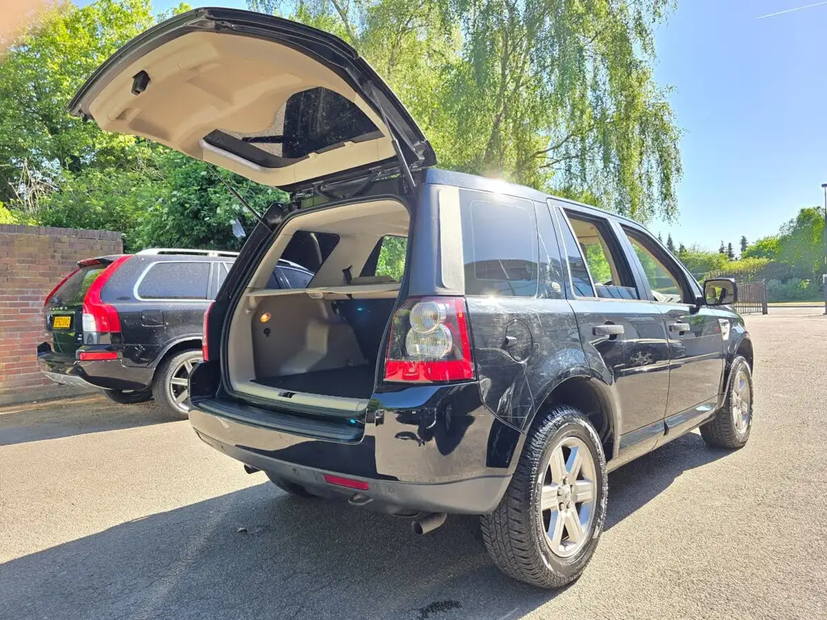 2011-land-rover-freelander-2-big-2