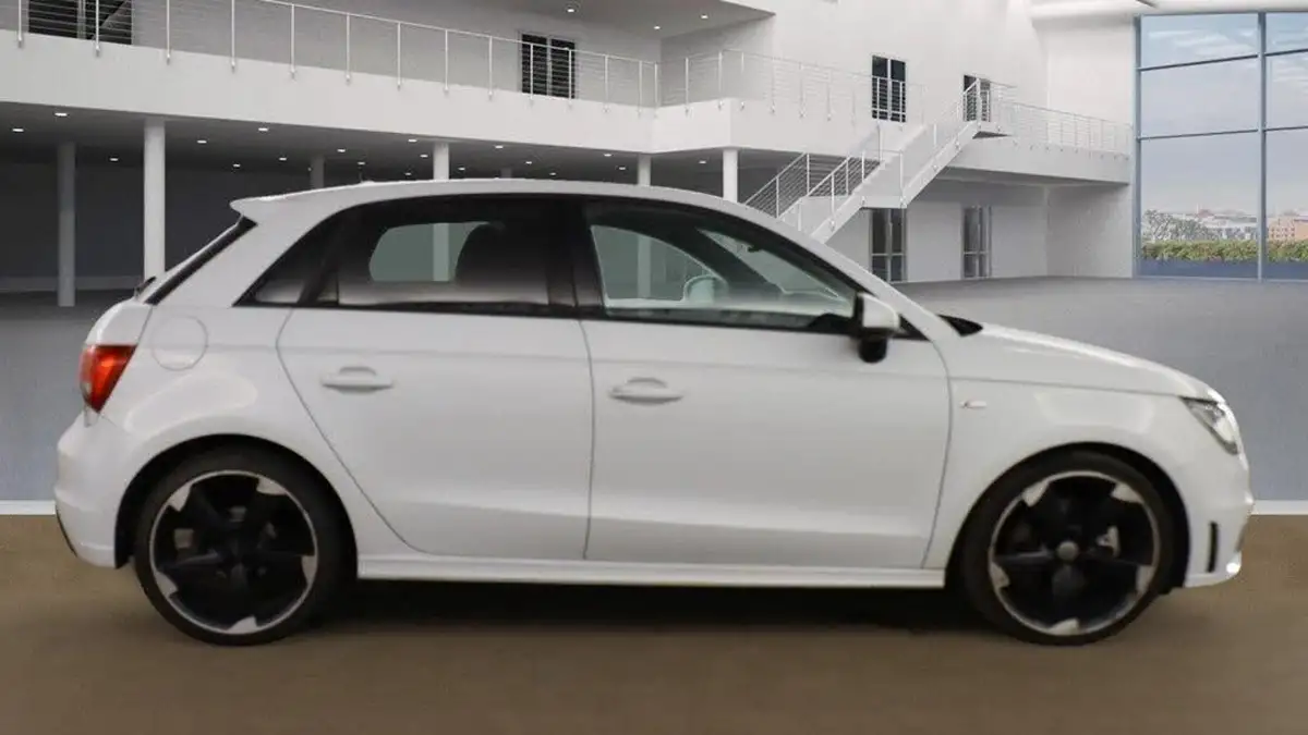 2013-audi-a1-20td-black-edition-sportback-5d-big-10