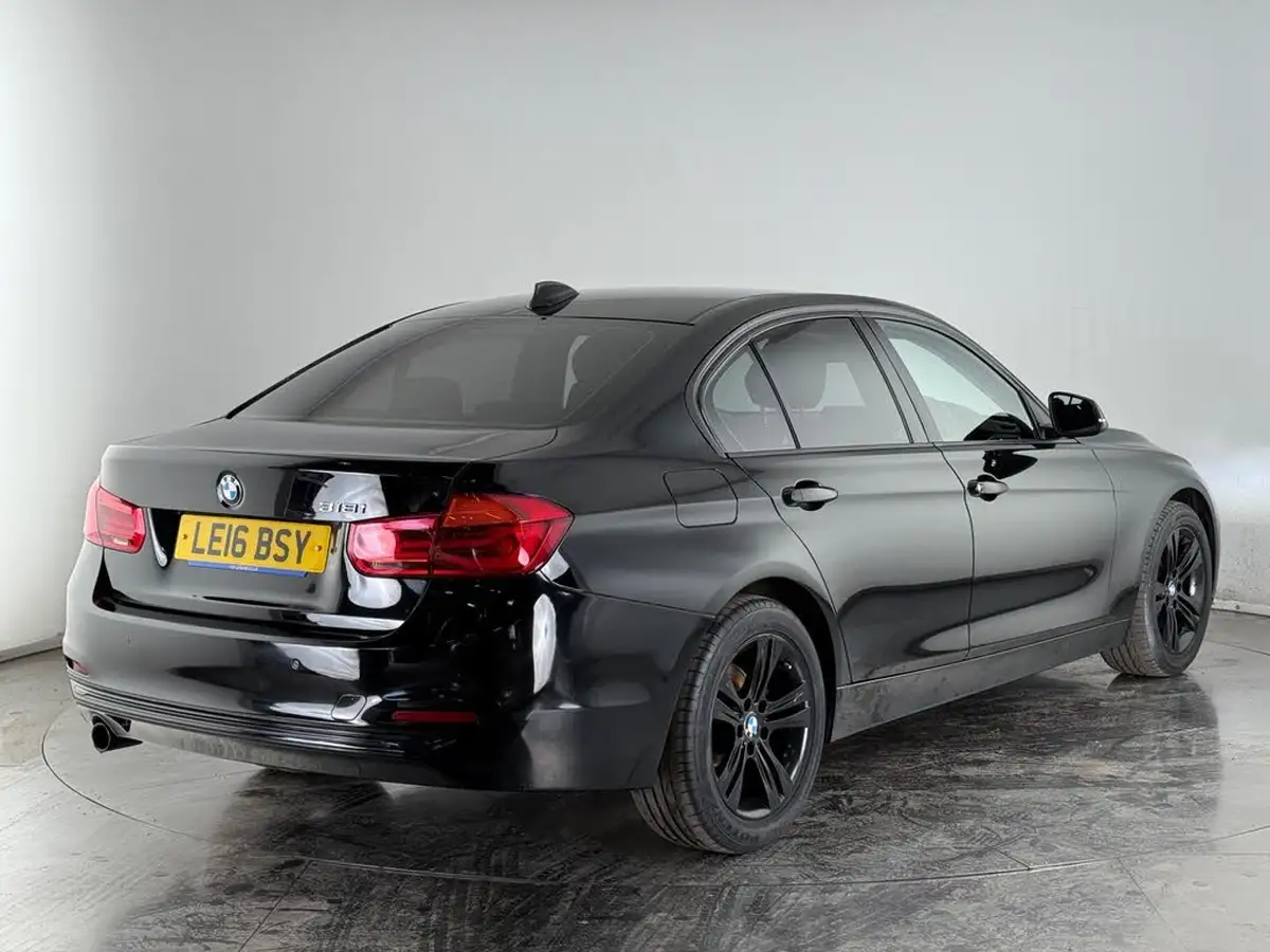 2016-bmw-3-series-15-318i-sport-saloon-4d-big-6