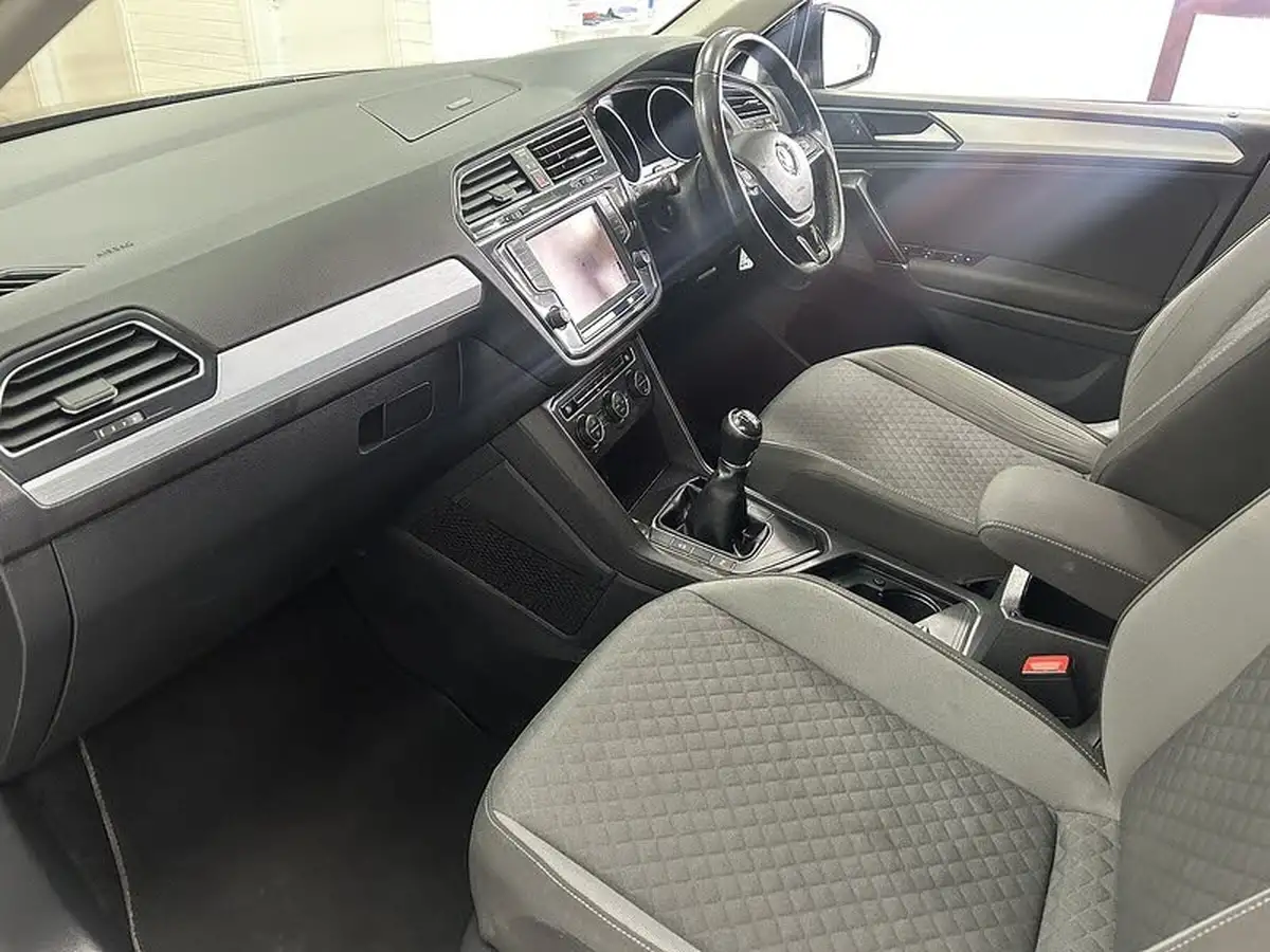 2016-volkswagen-tiguan-20tdi-se-navigation-150ps-bmtss-big-8