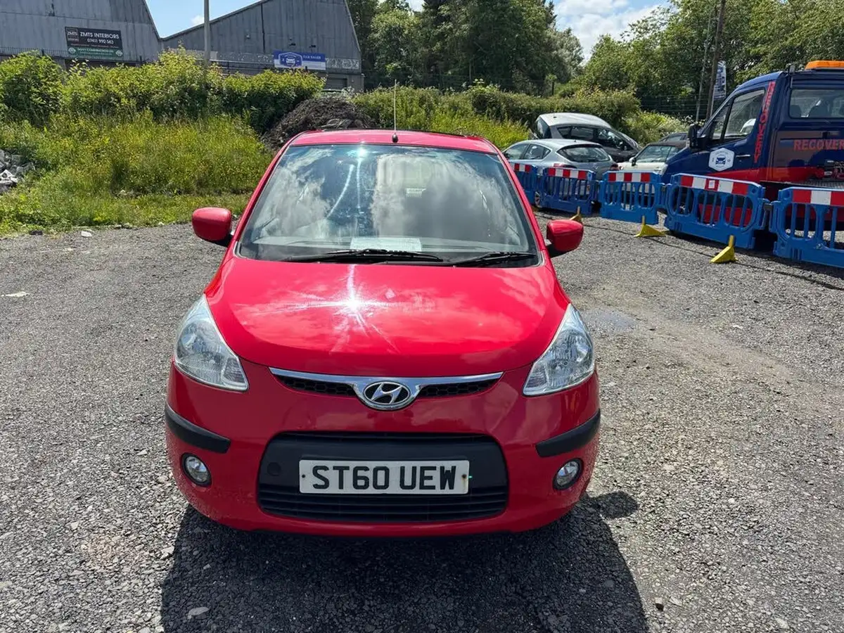 2011-hyundai-i10-12-style-76bhp-big-0