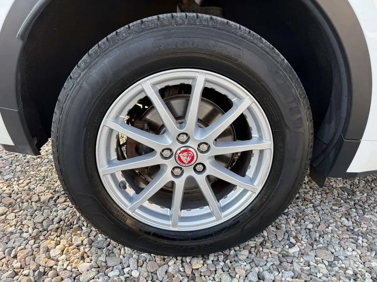 2019-jaguar-e-pace-20-i4d-r-dynamic-150ps-big-9