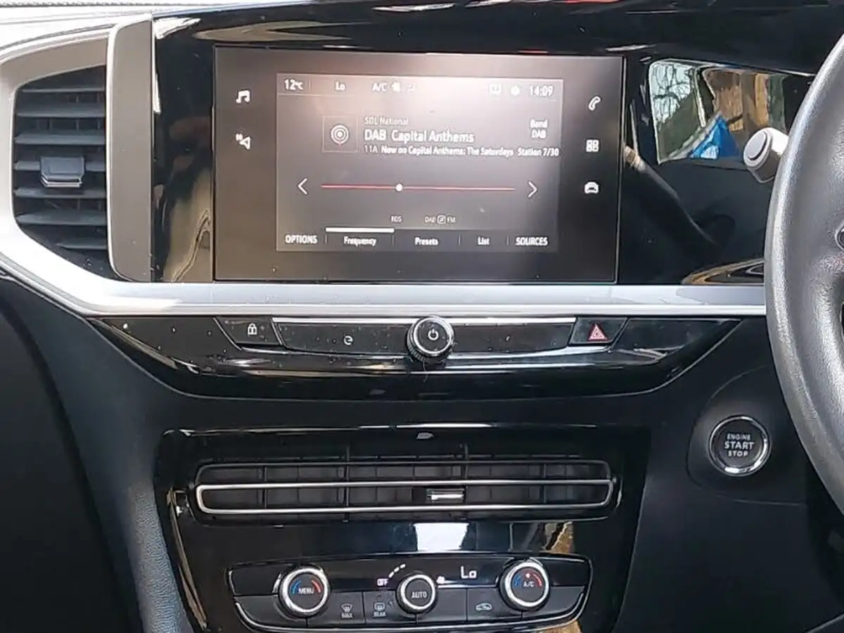 2021-vauxhall-mokka-e-se-premium-big-10