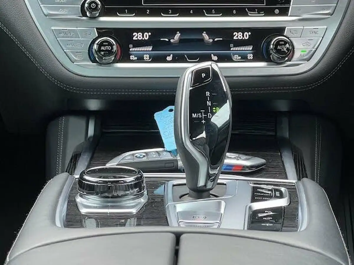 2021-bmw-7-series-30td-730d-m-sport-big-12