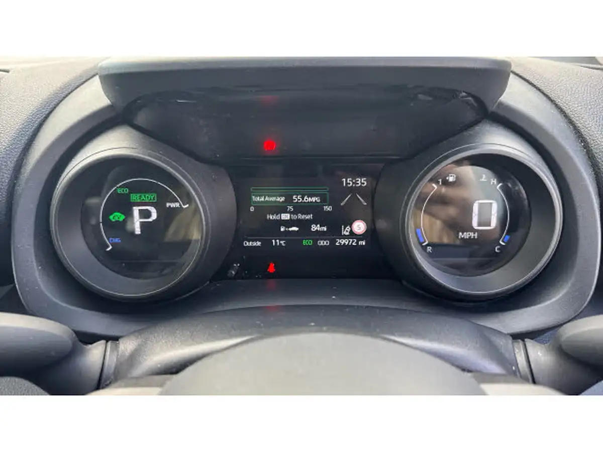 2022-toyota-yaris-15-vvt-i-design-big-26