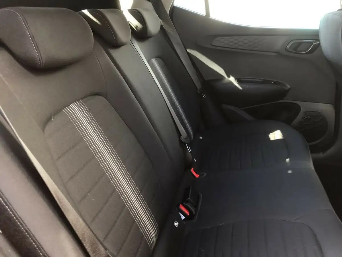 2020-hyundai-i10-10-se-connect-big-10