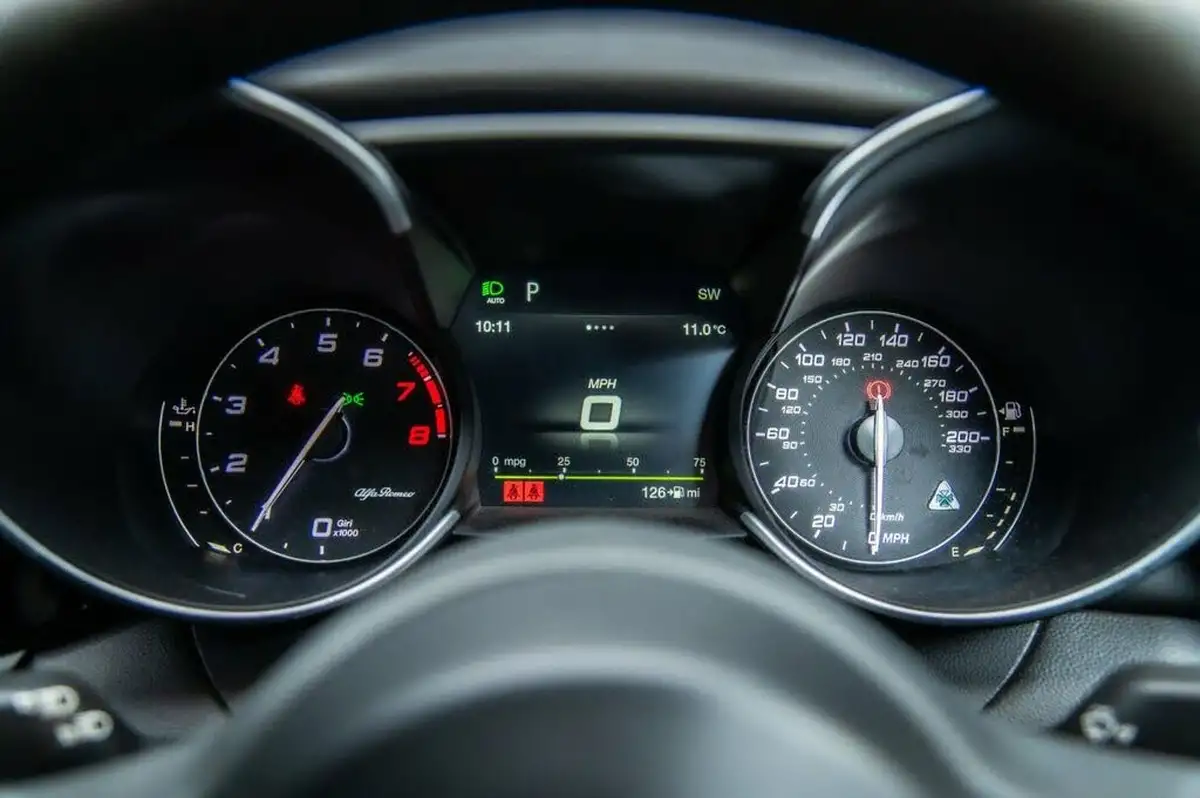 2017-alfa-romeo-giulia-29-biturbo-quadrifoglio-big-10