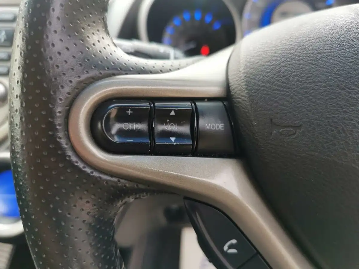 2012-honda-jazz-big-30