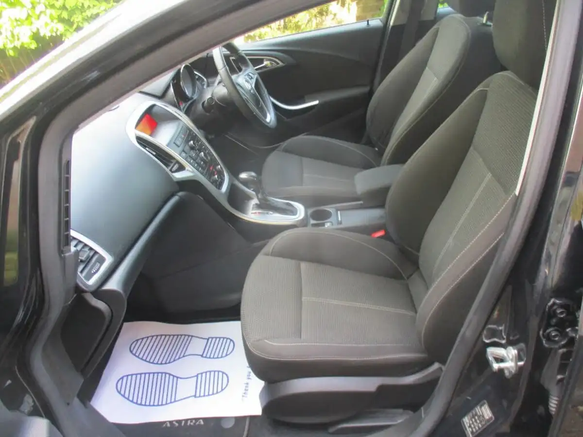 2011-vauxhall-astra-16-sri-vvt-16v-115ps-estate-5d-auto-big-26