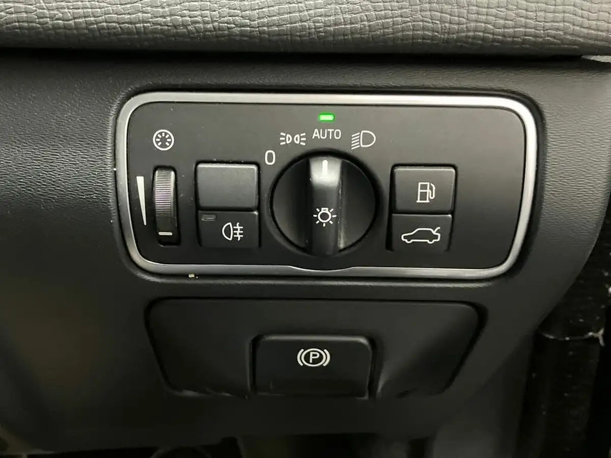 2016-volvo-xc60-20td-d4-se-lux-nav-big-32