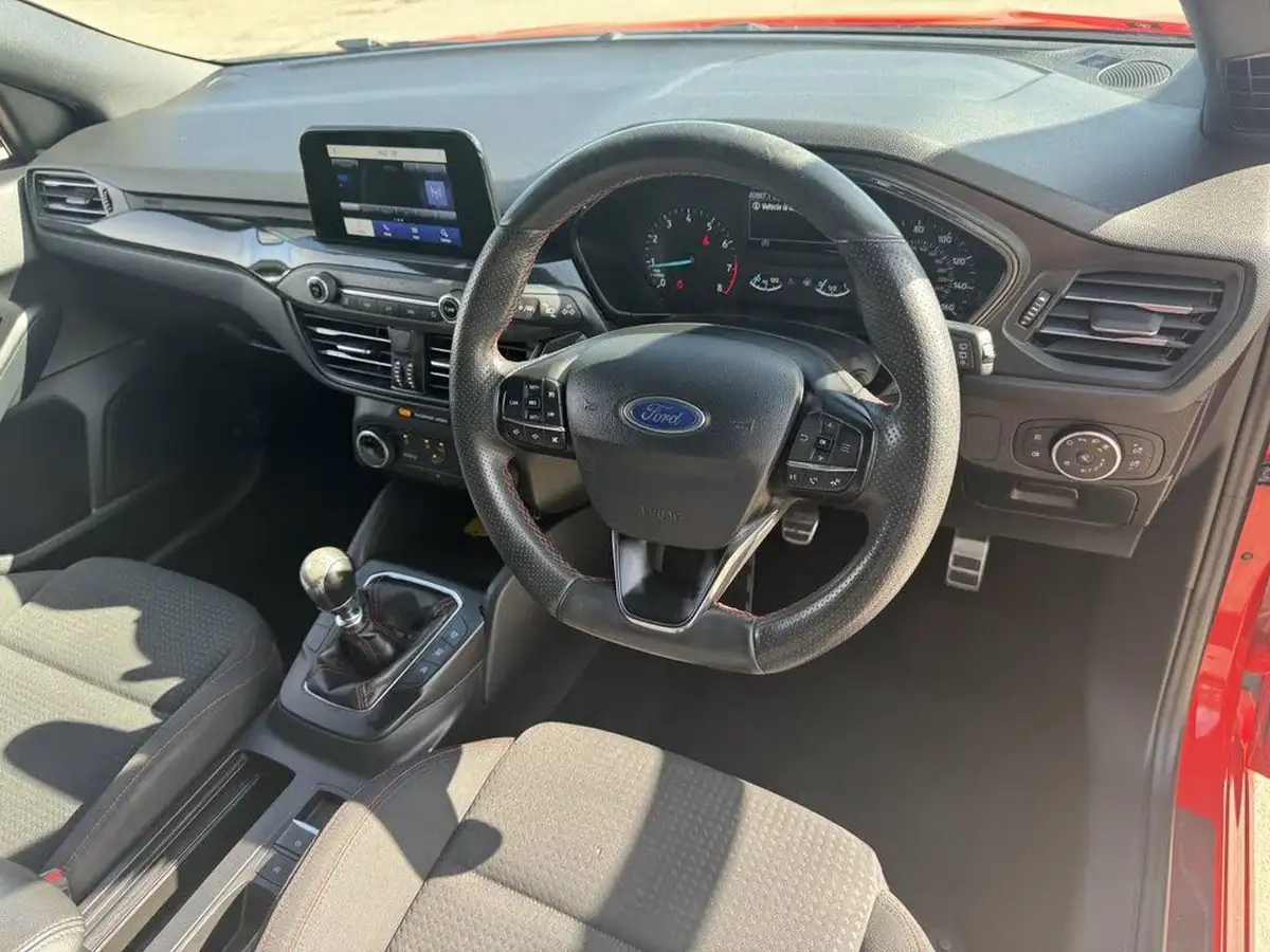 2019-ford-focus-10t-st-line-hatchback-big-9