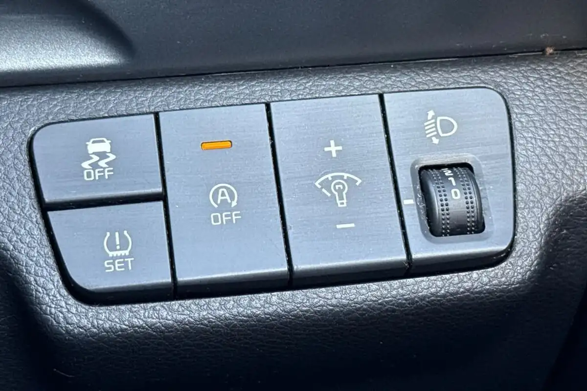 2022-kia-stonic-10-t-gdi-2-big-25