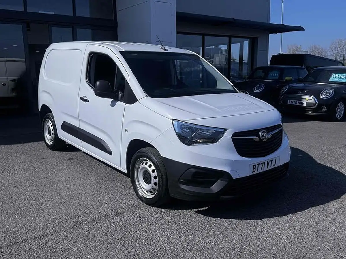 2021-vauxhall-combo-15cdti-dynamic-2300-100pseu6dt-l1h1-panel-big-32