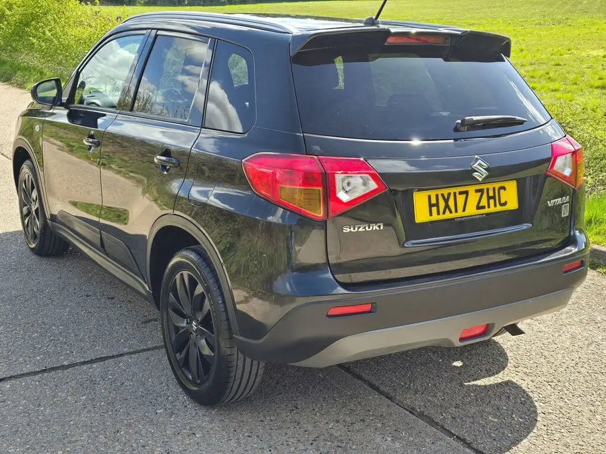 2017-suzuki-vitara-16-kuro-big-2