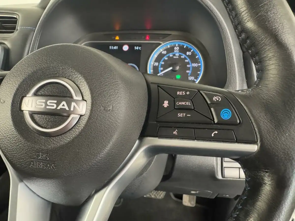 2023-nissan-leaf-e-tekna-39kwh-big-23