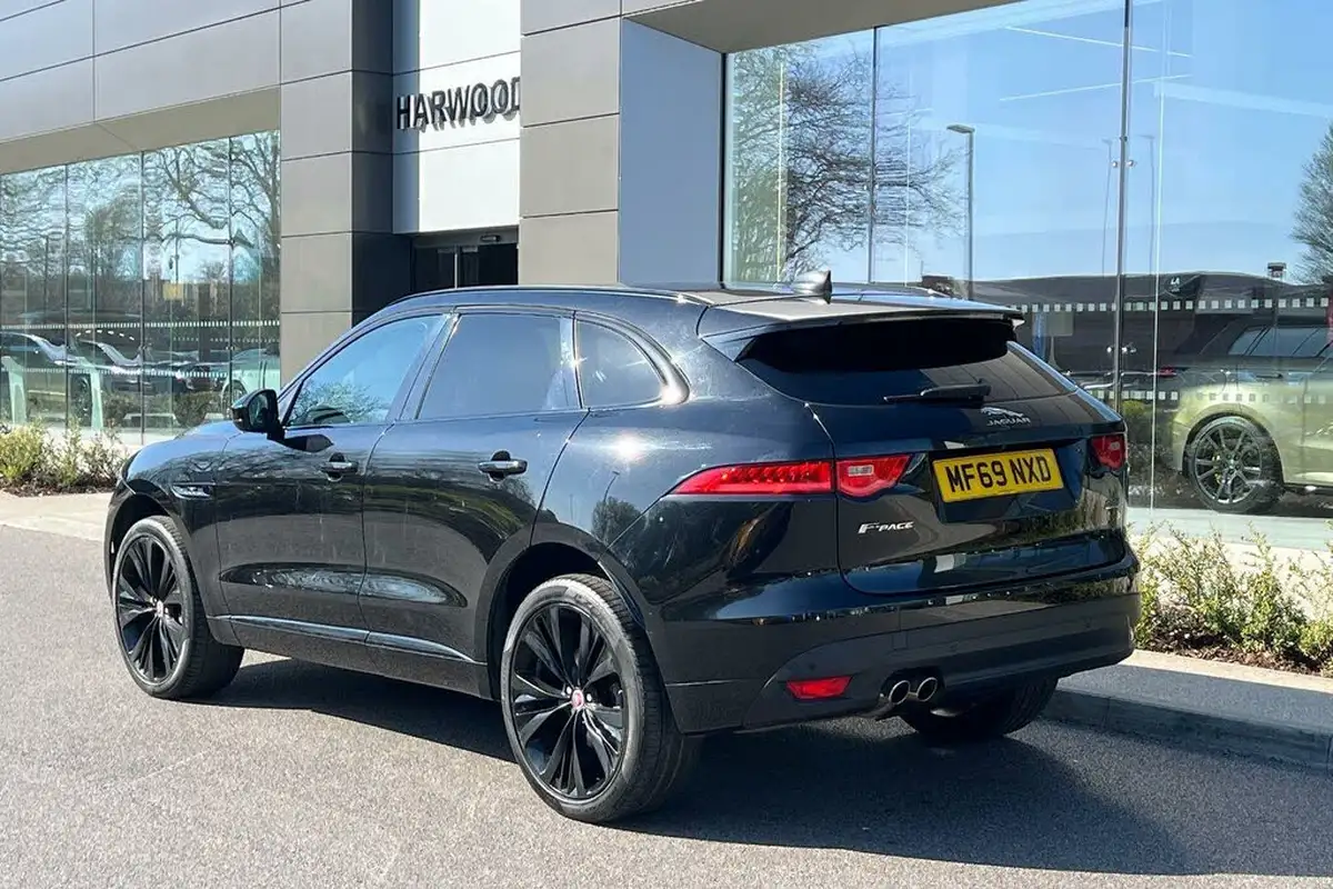 2019-jaguar-f-pace-20-i4d-chequered-flag-180ps-big-11