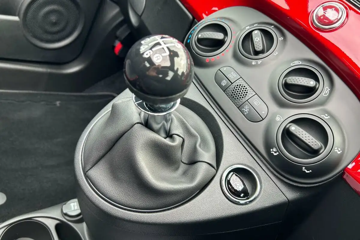 2023-fiat-500c-10-red-big-9