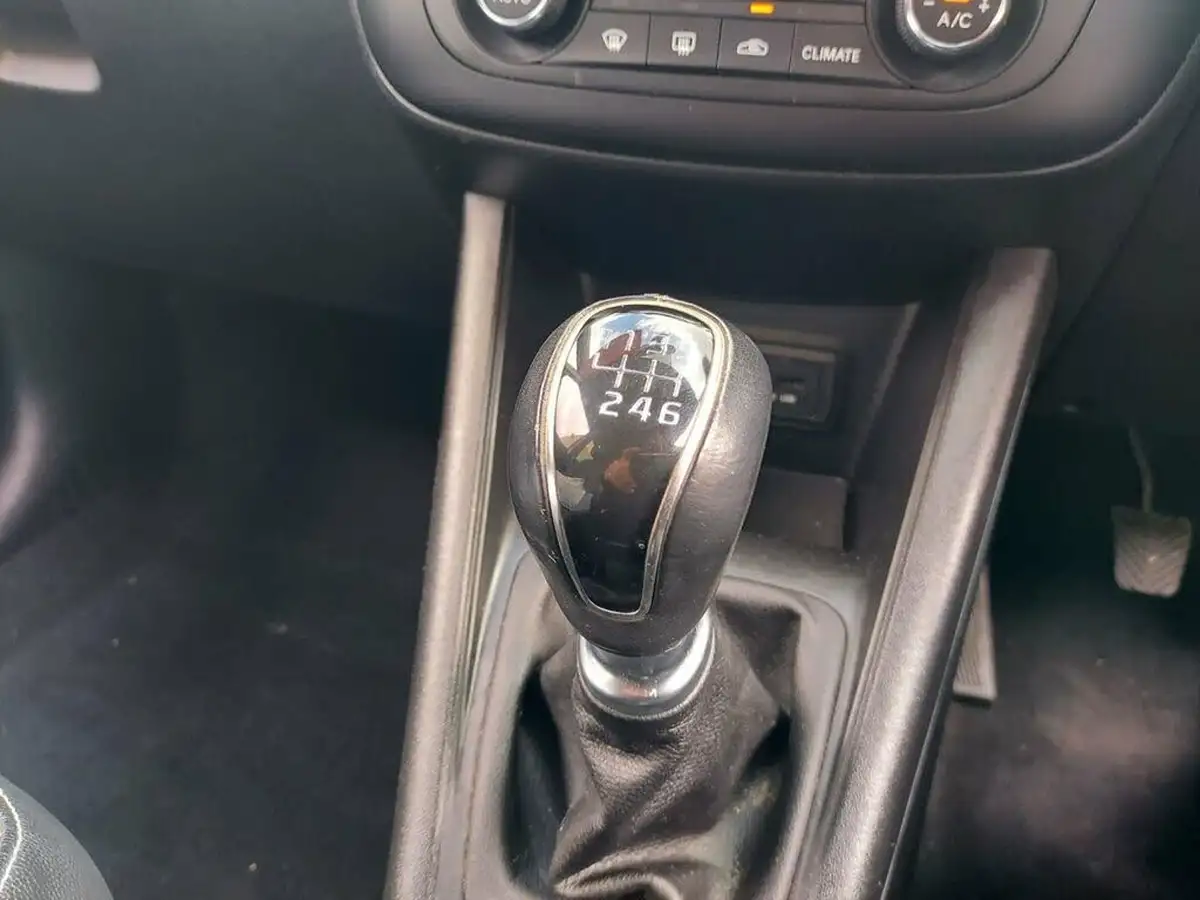 2016-kia-venga-16crdi-3-big-37