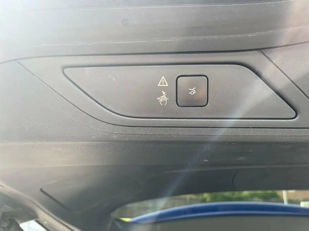 2017-citroen-grand-c4-picasso-16bluehdi-flair-eat6-big-24