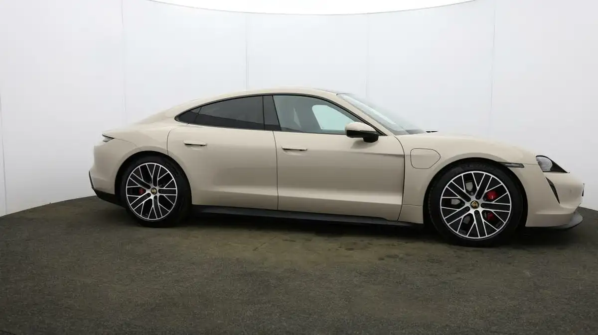 2021-porsche-taycan-e-4s-571ps-performance-battery-plus-big-47
