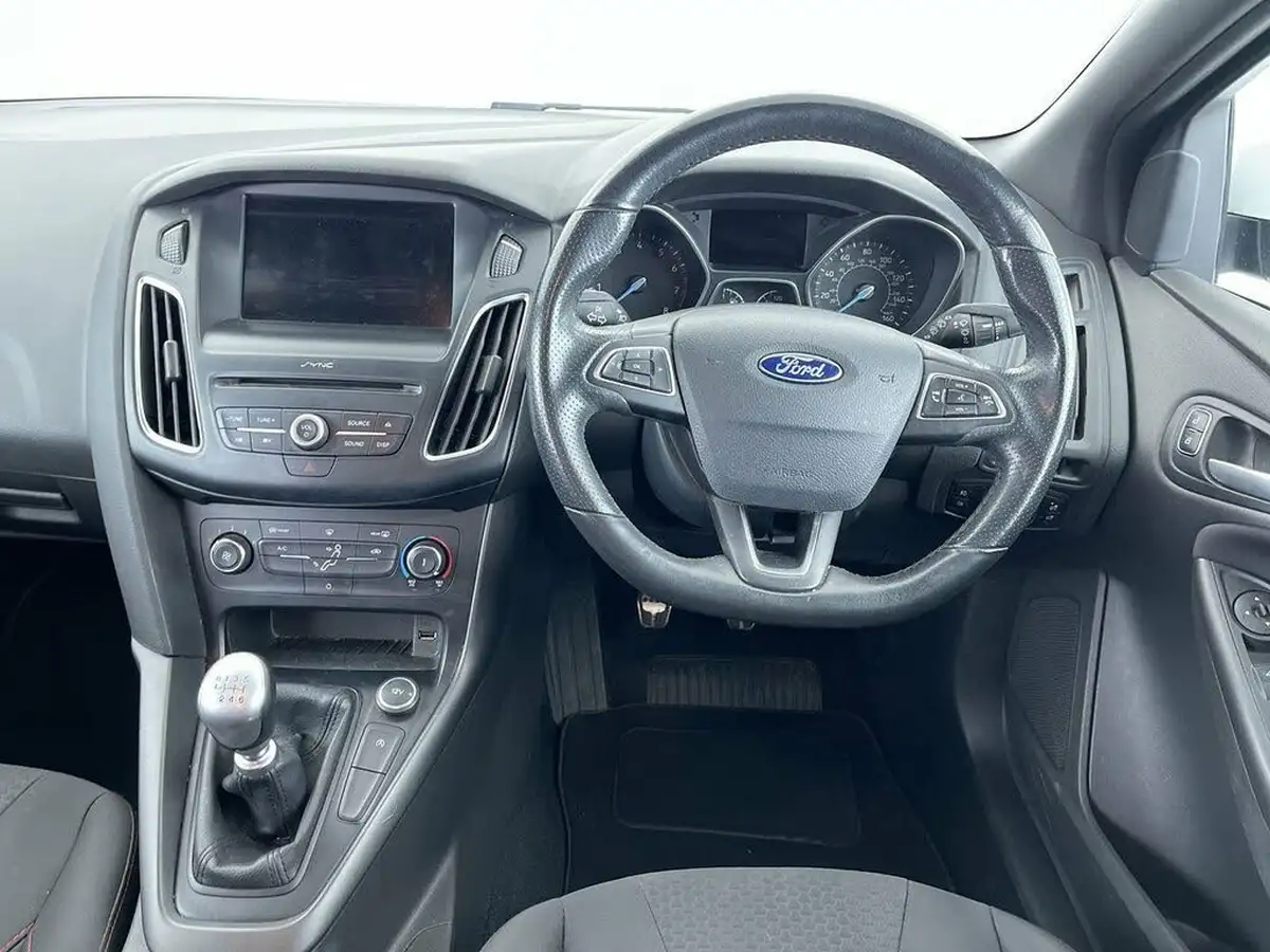 2018-ford-focus-10t-st-line-140ps-hatchback-big-34